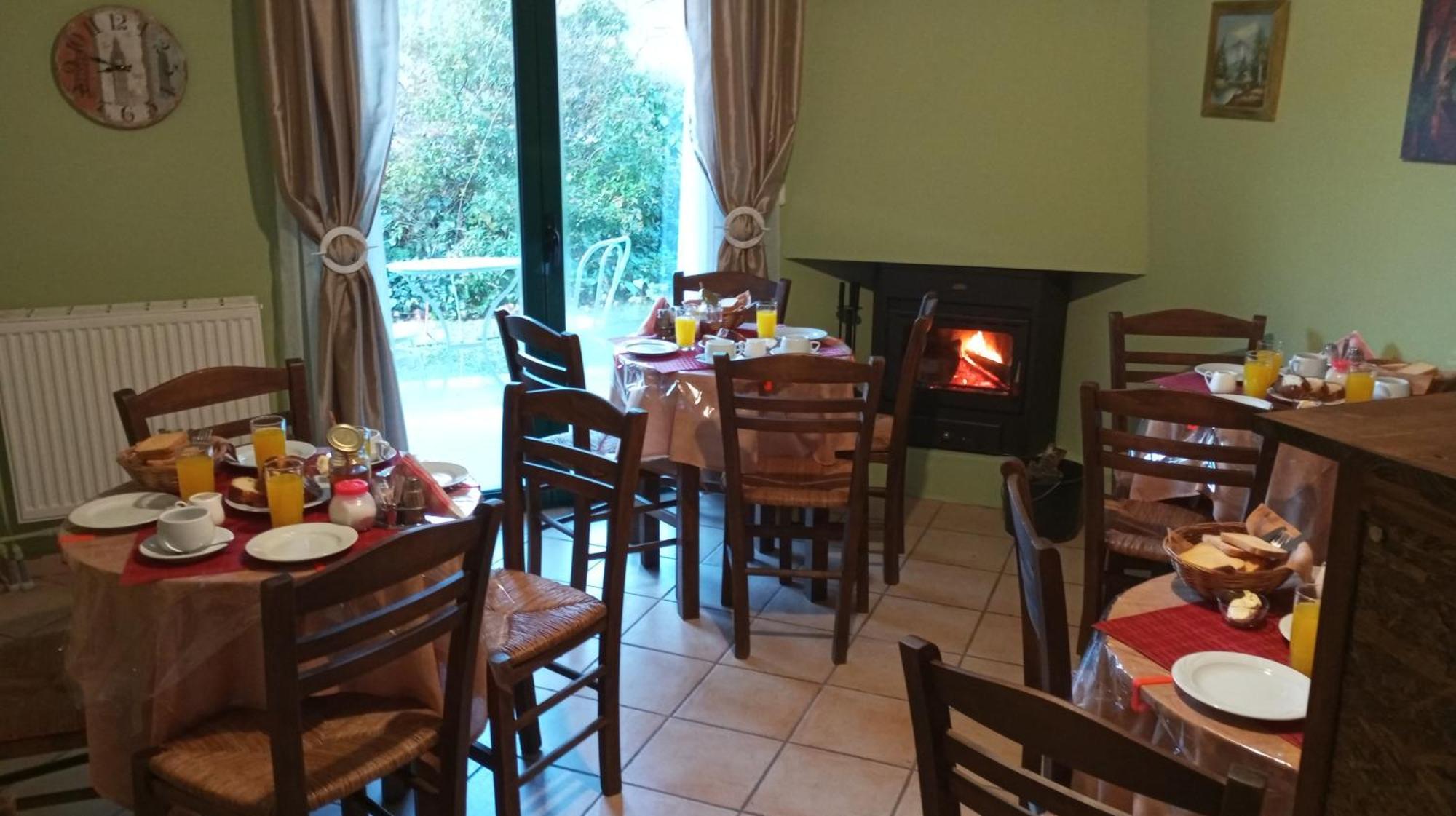 קלבריטה Guesthouse Eleftherios מראה חיצוני תמונה