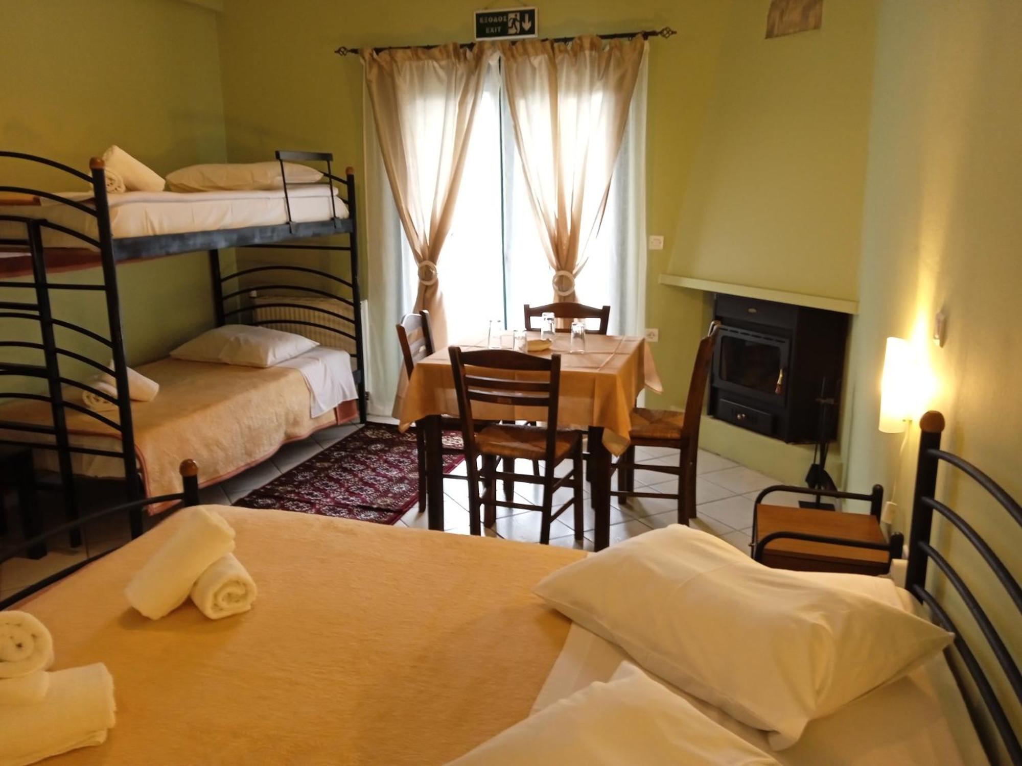 קלבריטה Guesthouse Eleftherios מראה חיצוני תמונה