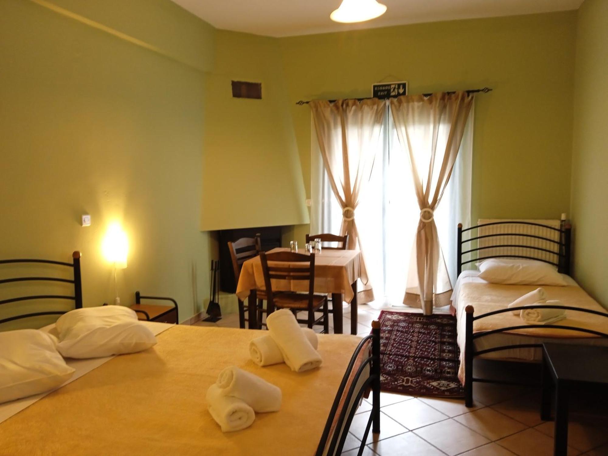 קלבריטה Guesthouse Eleftherios מראה חיצוני תמונה